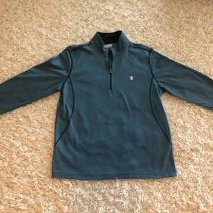 Izod Golf,Half zip long sleeve men’s shirt Like new condition 100% polyester.